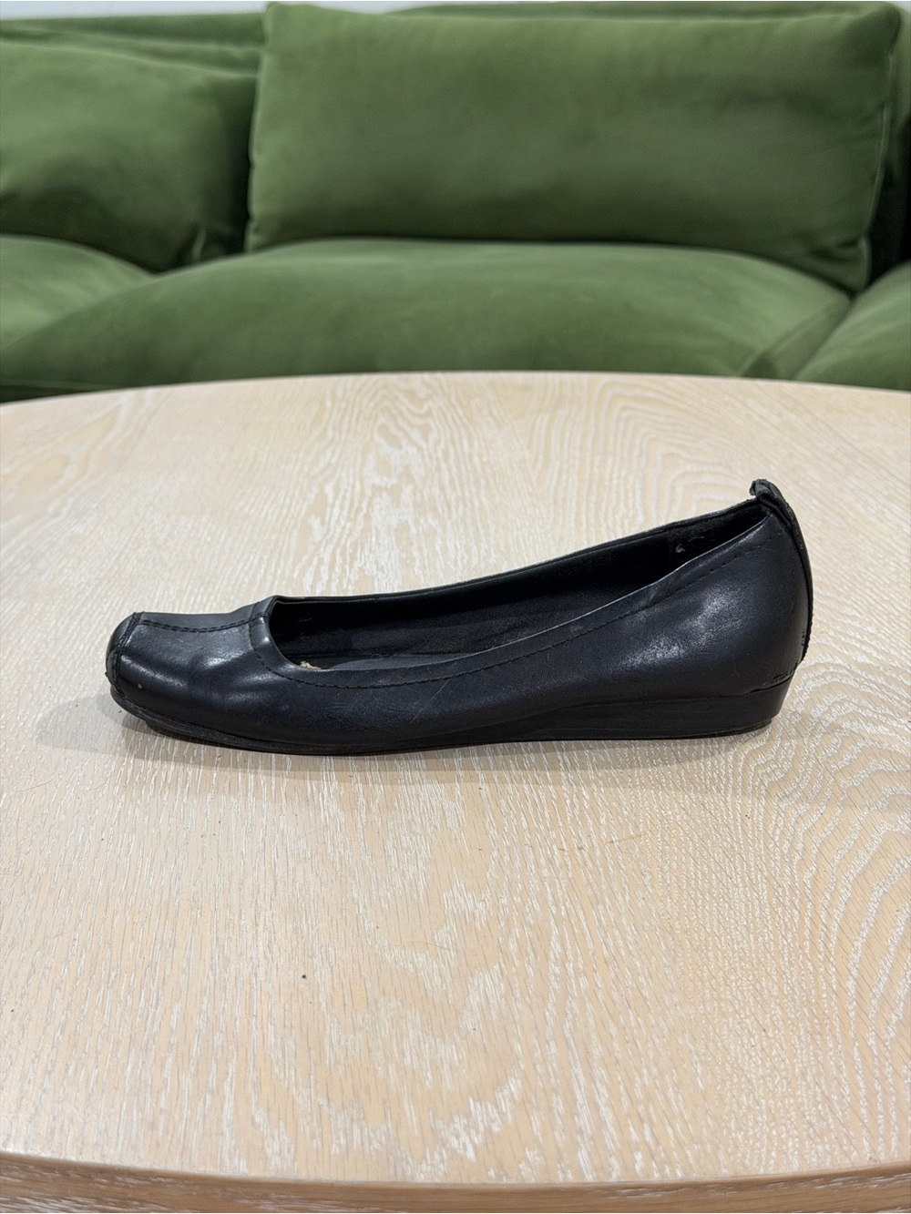 Yuu Black Leather Slip-On Ballet Flat
